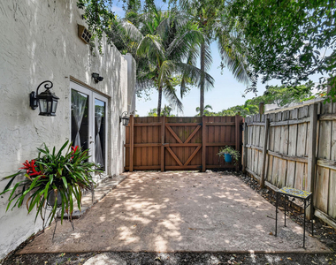 1005 Selkirk Street - Photo Thumbnail 32