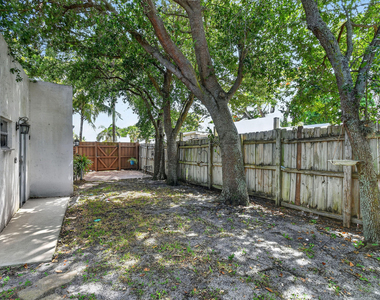 1005 Selkirk Street - Photo Thumbnail 30