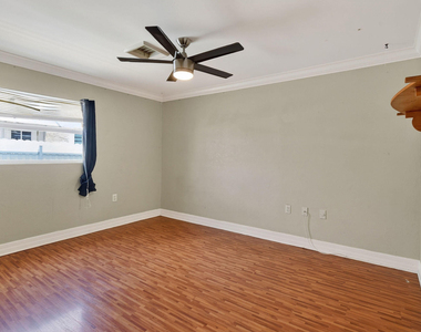 1005 Selkirk Street - Photo Thumbnail 16