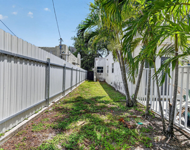 1005 Selkirk Street - Photo Thumbnail 27