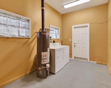 1005 Selkirk Street - Photo Thumbnail 24