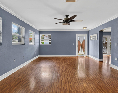 1005 Selkirk Street - Photo Thumbnail 5
