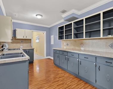 1005 Selkirk Street - Photo Thumbnail 12