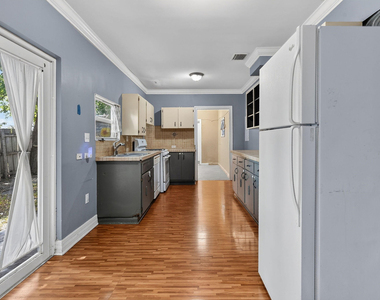 1005 Selkirk Street - Photo Thumbnail 11