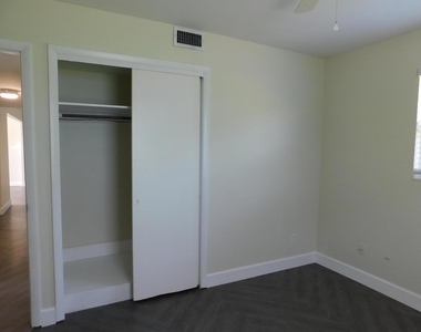 741 Hummingbird Way - Photo Thumbnail 15