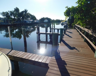 741 Hummingbird Way - Photo Thumbnail 21