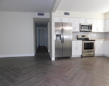 741 Hummingbird Way - Photo Thumbnail 5