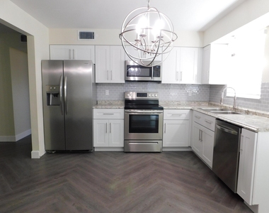 741 Hummingbird Way - Photo Thumbnail 3