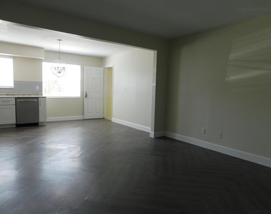 741 Hummingbird Way - Photo Thumbnail 7