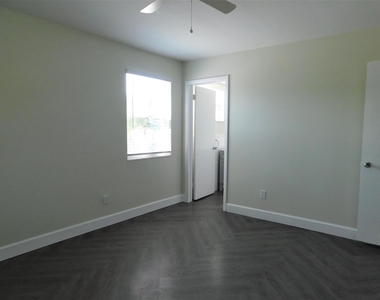 741 Hummingbird Way - Photo Thumbnail 10