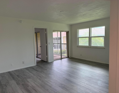 1536 Se Royal Green - Photo Thumbnail 3