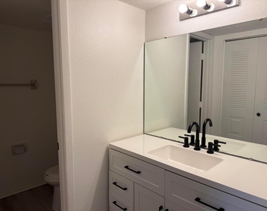 1536 Se Royal Green - Photo Thumbnail 7
