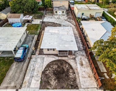 611 Ne 34th Street - Photo Thumbnail 1