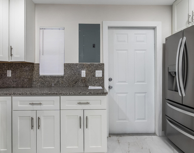 611 Ne 34th Street - Photo Thumbnail 7