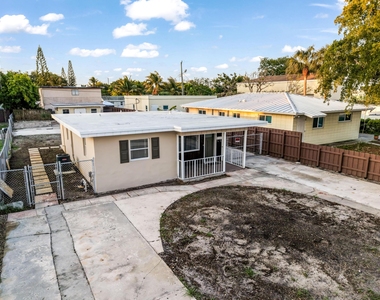 611 Ne 34th Street - Photo Thumbnail 3