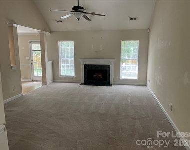 2919 Springs Drive - Photo Thumbnail 5