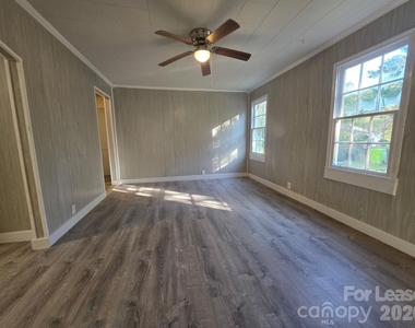 4723 Linden Street - Photo Thumbnail 3