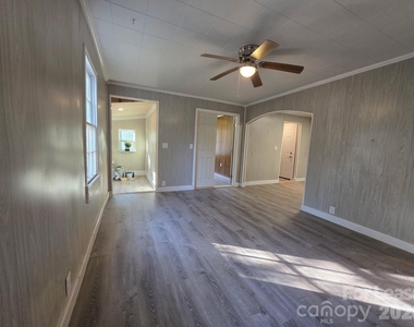 4723 Linden Street - Photo Thumbnail 4