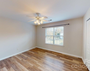 5545 Seths Drive - Photo Thumbnail 12