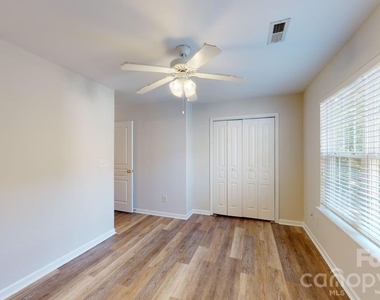5545 Seths Drive - Photo Thumbnail 15
