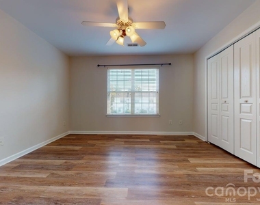 5545 Seths Drive - Photo Thumbnail 8