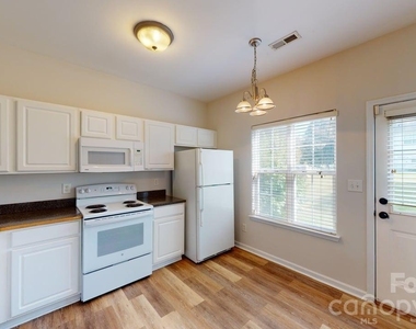 5545 Seths Drive - Photo Thumbnail 4
