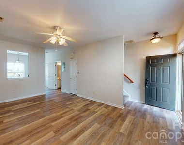 5545 Seths Drive - Photo Thumbnail 1
