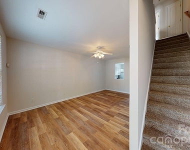 5545 Seths Drive - Photo Thumbnail 6