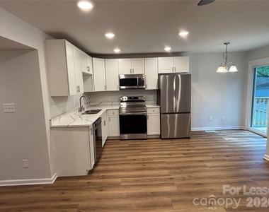 6211 Spanish Oak Road - Photo Thumbnail 4