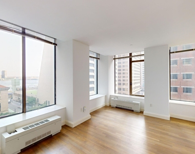 10 Hanover Square - Photo Thumbnail 2