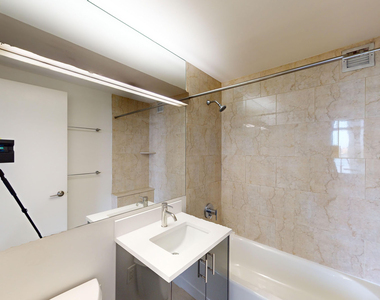 10 Hanover Square - Photo Thumbnail 4