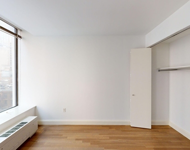 10 Hanover Square - Photo Thumbnail 3