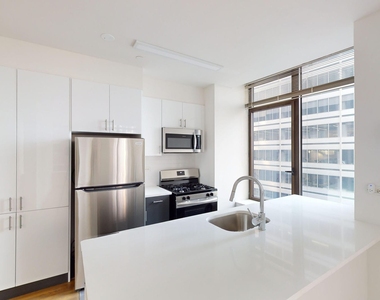 10 Hanover Square - Photo Thumbnail 1