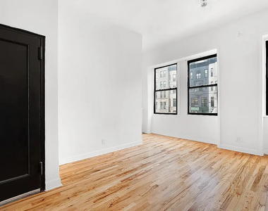 735 Saint Nicholas - Photo Thumbnail 4