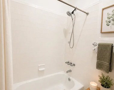 735 Saint Nicholas - Photo Thumbnail 3
