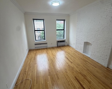 East 83rd Street - Photo Thumbnail 5