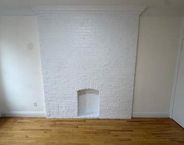 East 83rd Street - Photo Thumbnail 8