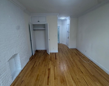 East 83rd Street - Photo Thumbnail 6