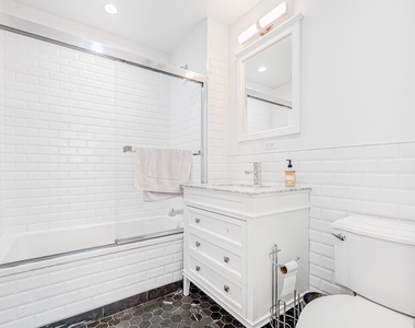319 Graham Avenue - Photo Thumbnail 10