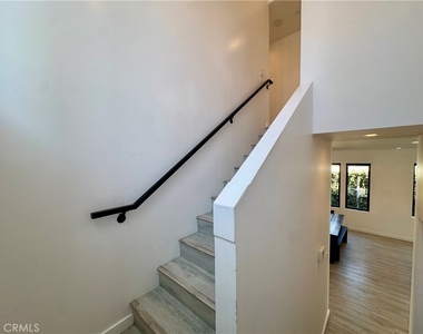 143 N Ardmore Avenue - Photo Thumbnail 12