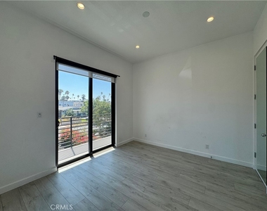 143 N Ardmore Avenue - Photo Thumbnail 23