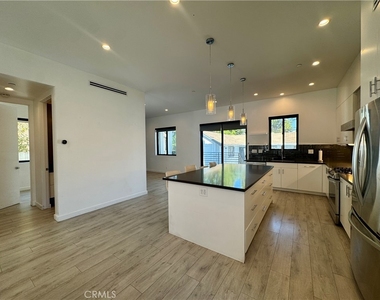 143 N Ardmore Avenue - Photo Thumbnail 7