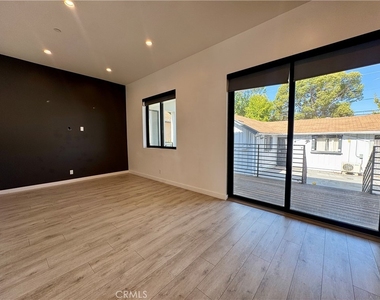 143 N Ardmore Avenue - Photo Thumbnail 6