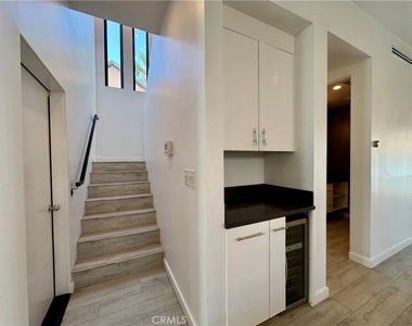 143 N Ardmore Avenue - Photo Thumbnail 11