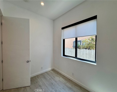 143 N Ardmore Avenue - Photo Thumbnail 9