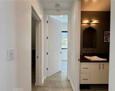 143 N Ardmore Avenue - Photo Thumbnail 8