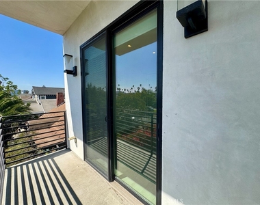 143 N Ardmore Avenue - Photo Thumbnail 24