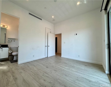 143 N Ardmore Avenue - Photo Thumbnail 21