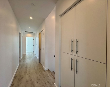 143 N Ardmore Avenue - Photo Thumbnail 13