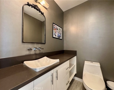 143 N Ardmore Avenue - Photo Thumbnail 10